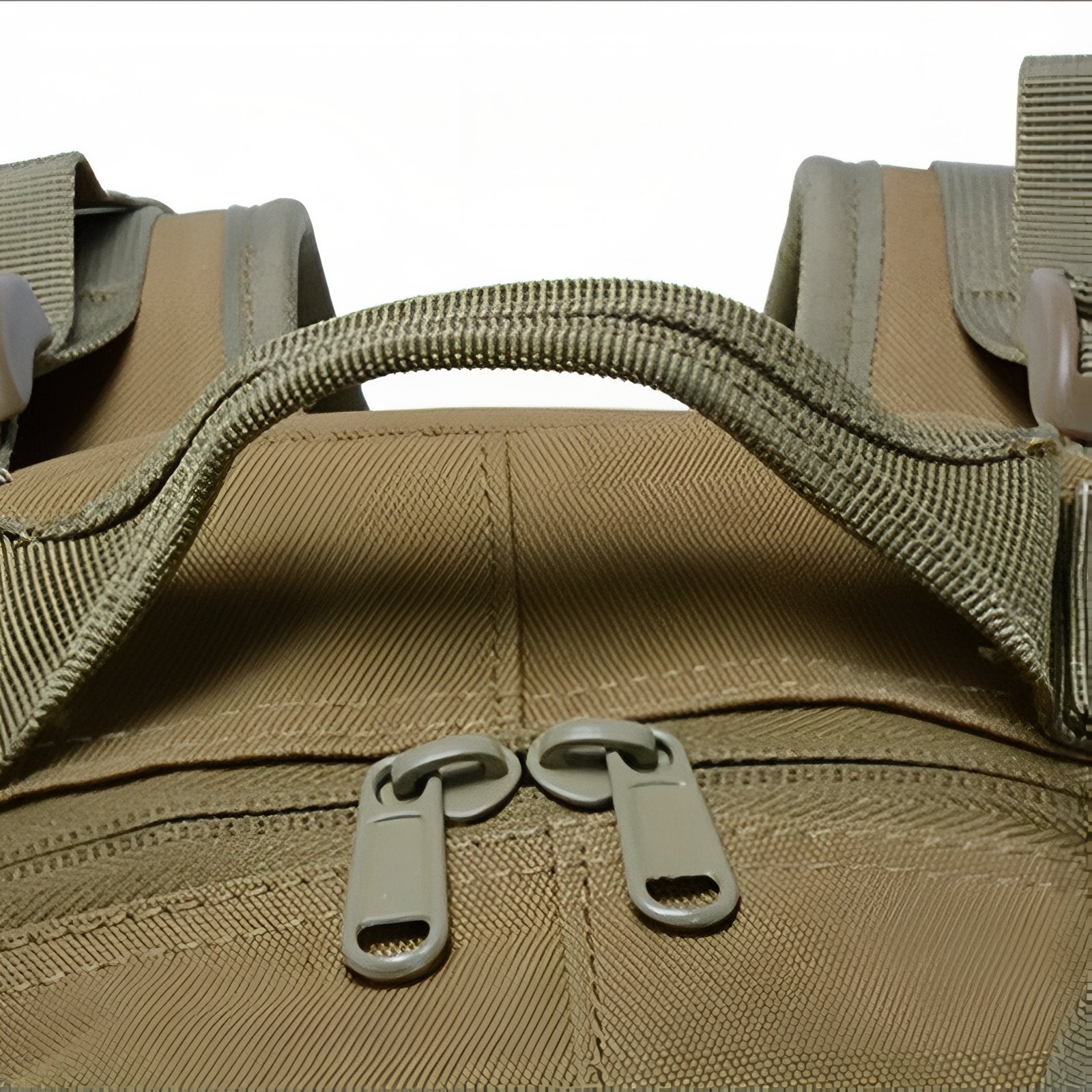 Sac à Dos Randonnée Militaire 40L gros plan fermeture zippée - Vert Clair Camouflage - Noir - Vert Olive - Gris Camouflage - Vert Camouflage - Beige Sable
