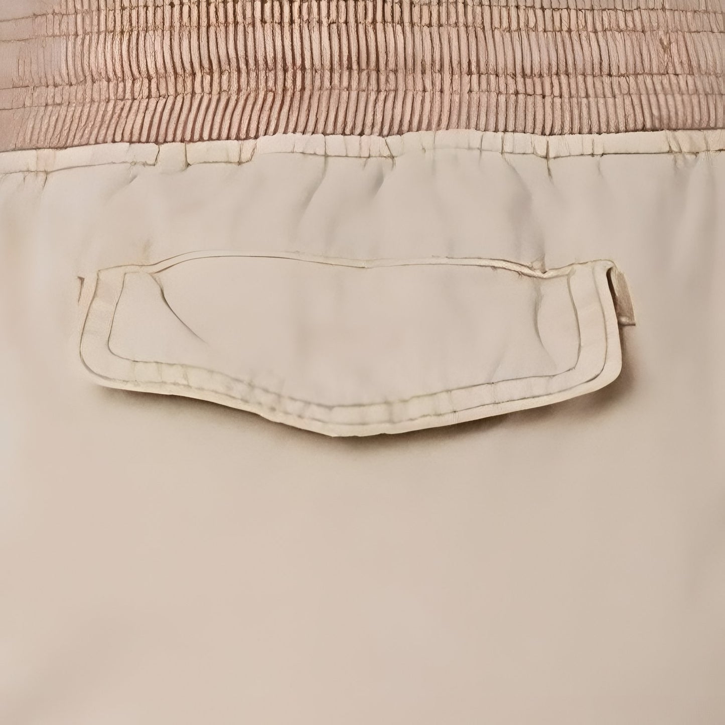 Bermuda Femme Randonnée Queen gros plan poche arrière - Beige - Noir - Gris Clair - Terracotta - Vert Armée - Vert Clair - Bleu Marine