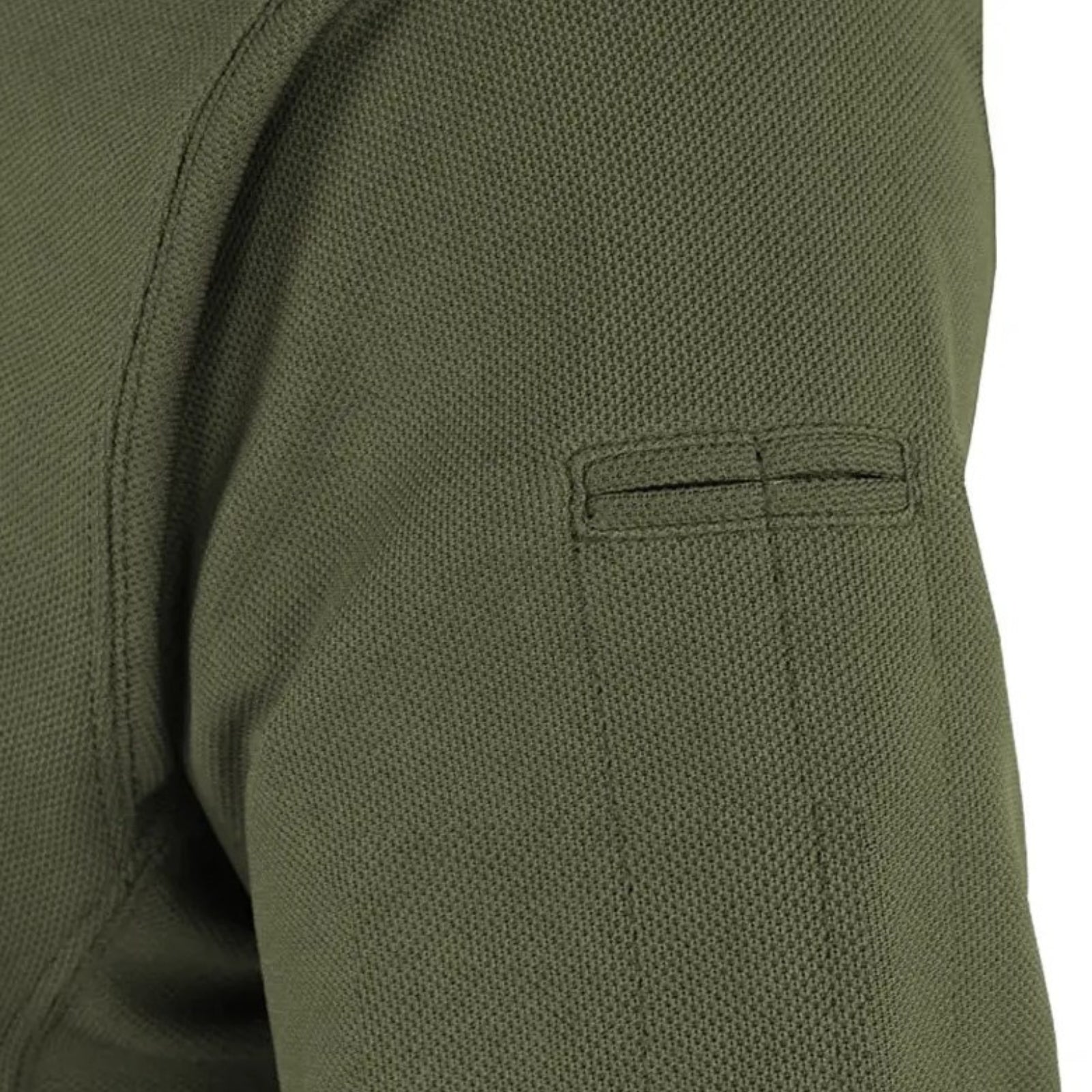 Tee-Shirt Randonnée Anti-Transpirant Homme gros plan détail manche - Vert - Rose Poudré - Bleu Cobalt - Blanc - Noir Profond - Turquoise - Bleu Ciel - Bleu Clair - Gris Charbon - Bleu Marine