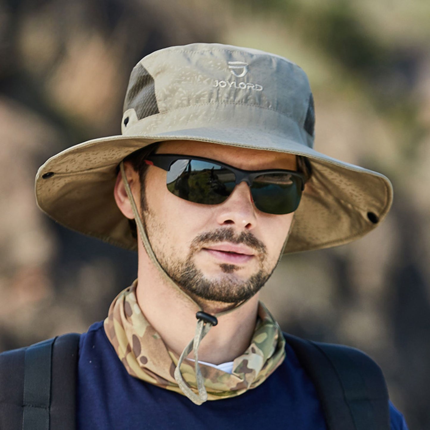 Chapeau Randonnée Ultra Léger portée à la main - Bleu Marine et Noir - Beige - Noir - Gris Foncé - Bleu Marine