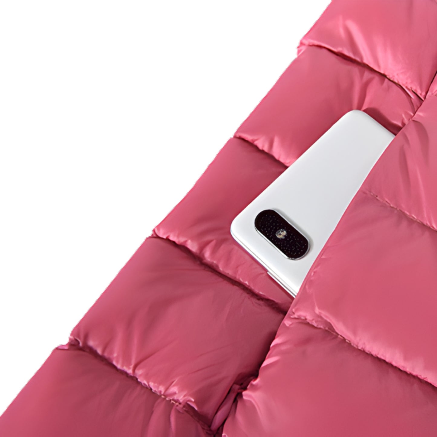 Doudoune Sans Manche Randonnée Femme gros plan poche ouverte - Fuchsia - Violet - Rouge - Bordeaux - Taupe - Bleu Marine - Vert - Rose Poudré - Noir - Bleu Ciel