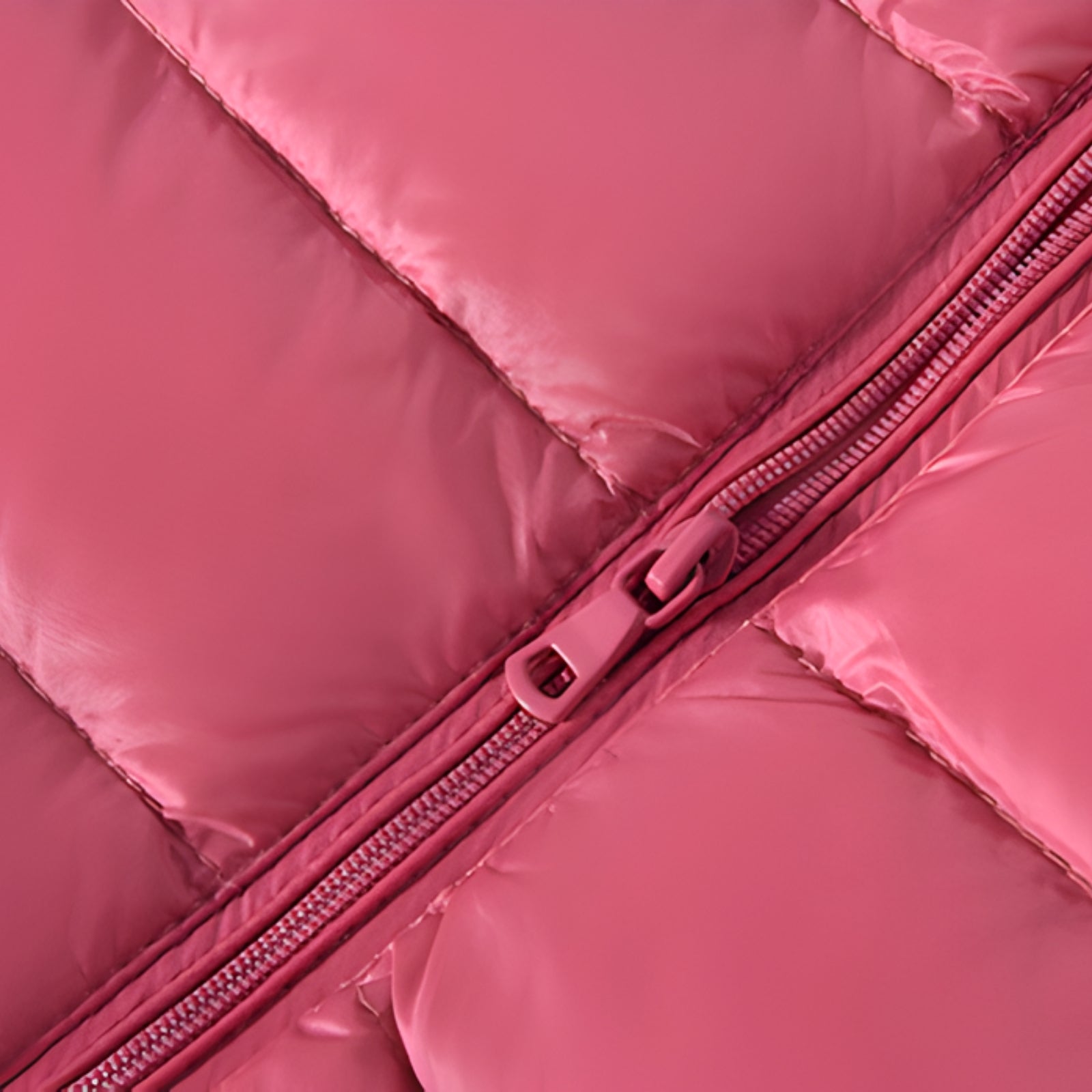 Doudoune Sans Manche Randonnée Femme gros plan fermeture zippée - Fuchsia - Violet - Rouge - Bordeaux - Taupe - Bleu Marine - Vert - Rose Poudré - Noir - Bleu Ciel