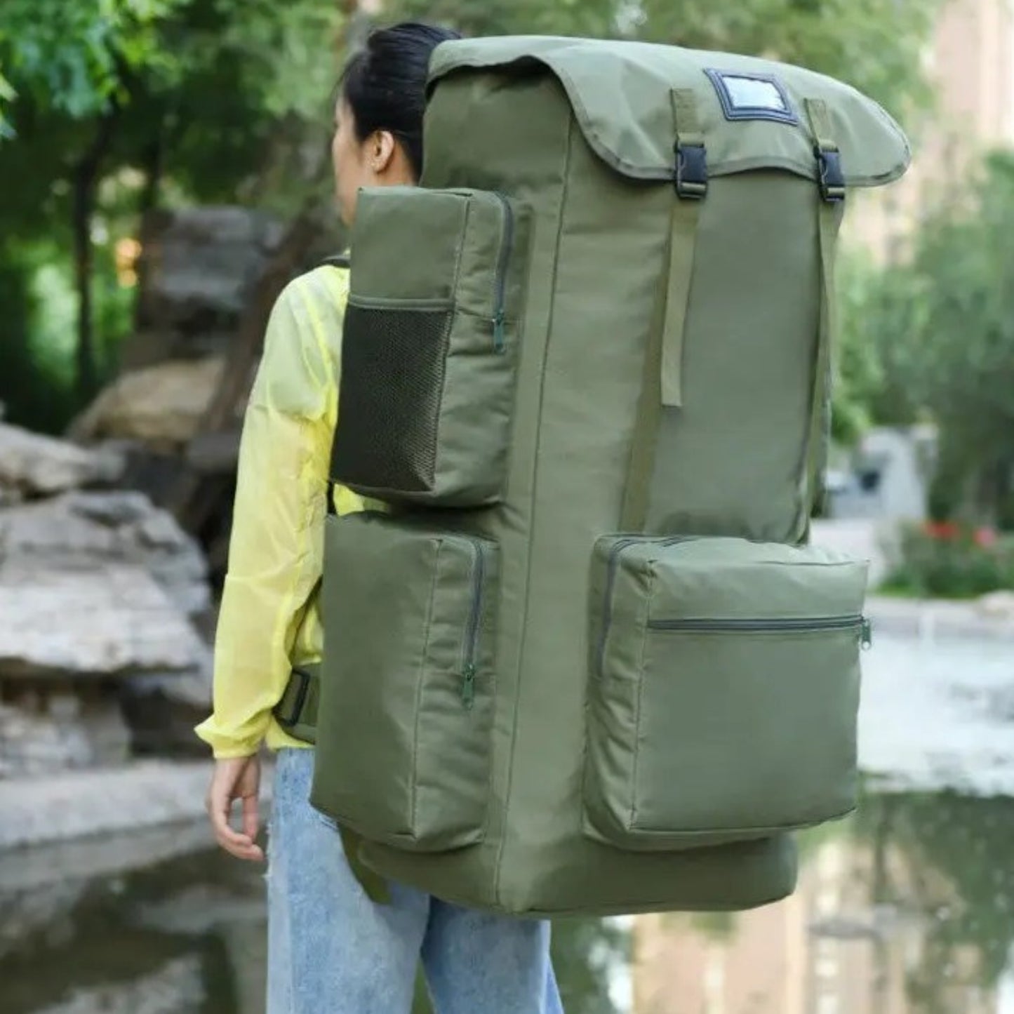Sac à Dos Voyage Homme XXL portée sur le dos - Vert - Noir