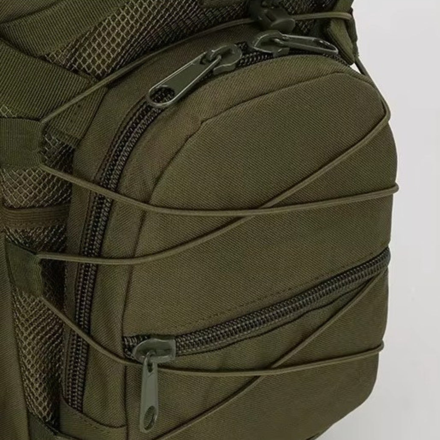 Sac à Dos Militaire 25 Litres gros plan fermeture zippée - Vert Olive - Vert Camouflage - Gris Camouflage - Olive Camouflage - Noir