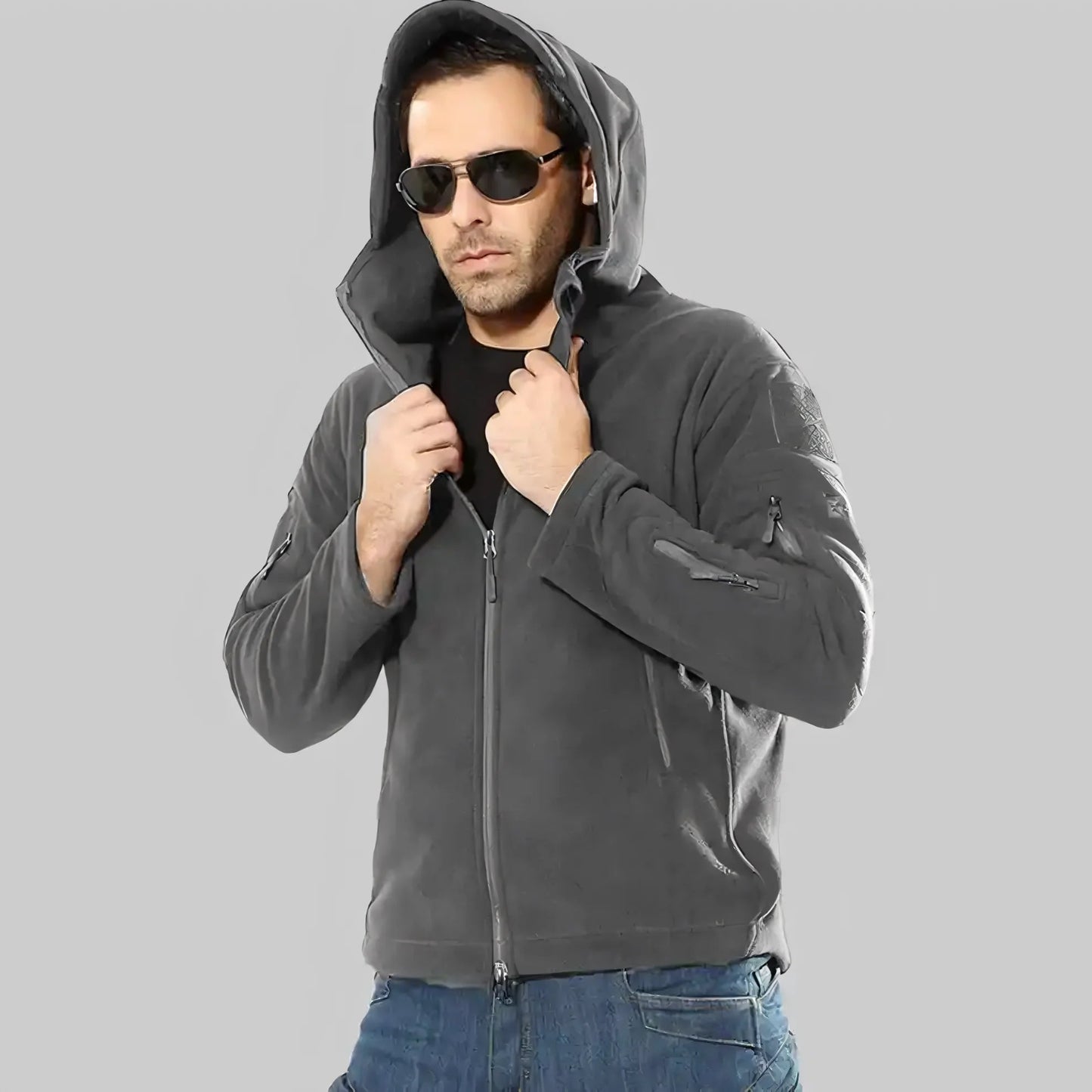 Veste Polaire Randonnée Homme portée avec capuche - Vert Olive - Gris - Bleu Marine - Noir