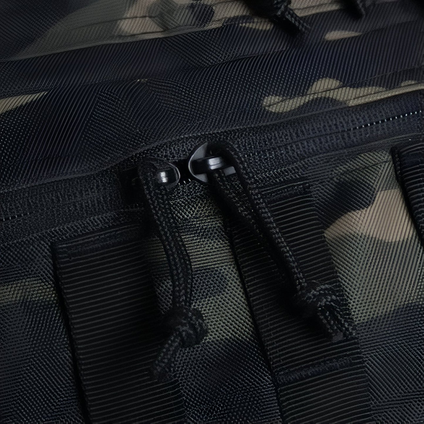 Sac à Dos Camouflage 45L gros plan fermeture zippée - Noir et Gris - Gris et Beige - Vert Olive et Beige - Noir - Marron et Vert Forêt - Marron Beige