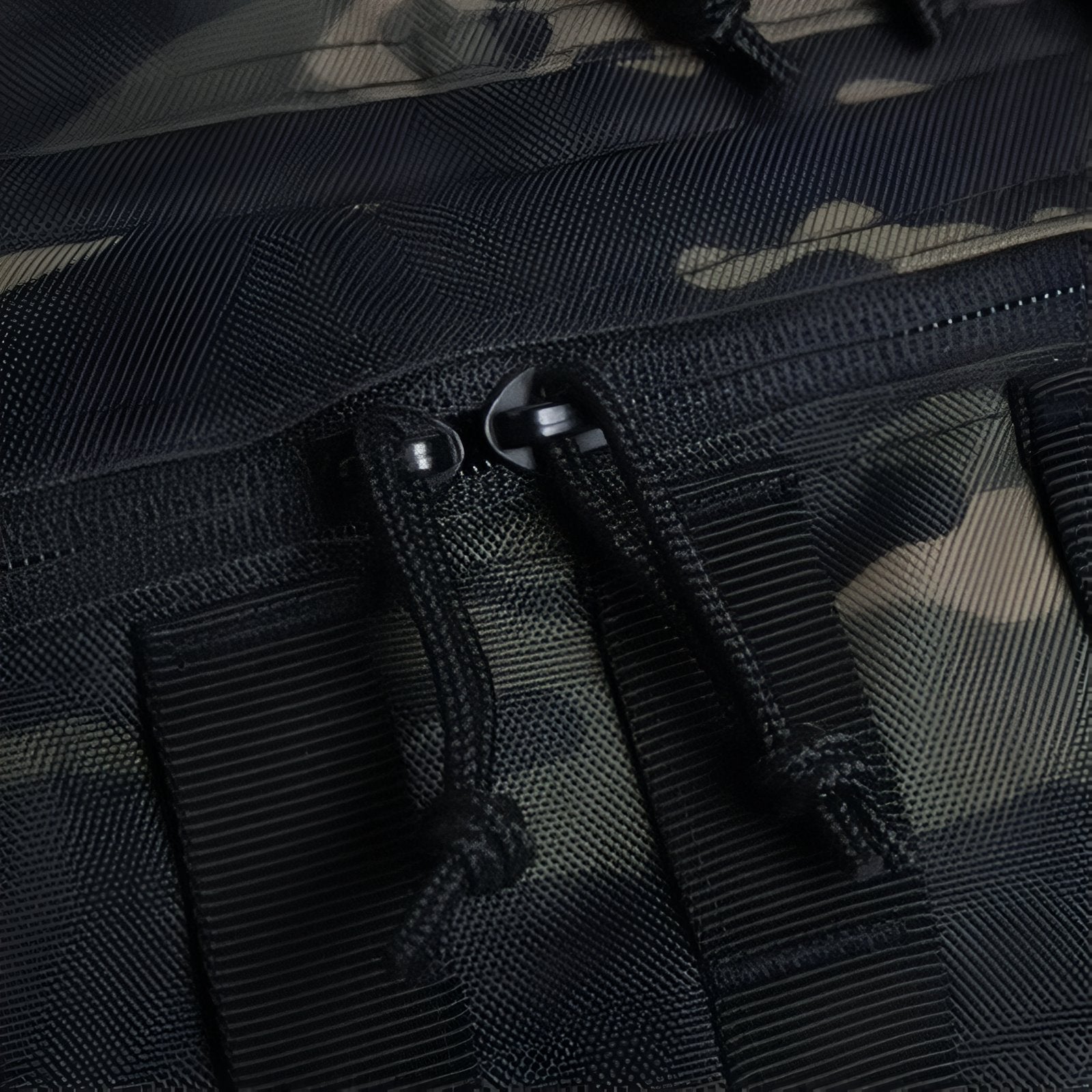 Sac à Dos Camouflage 45L gros plan fermeture zippée - Noir et Gris - Gris et Beige - Vert Olive et Beige - Noir - Marron et Vert Forêt - Marron Beige