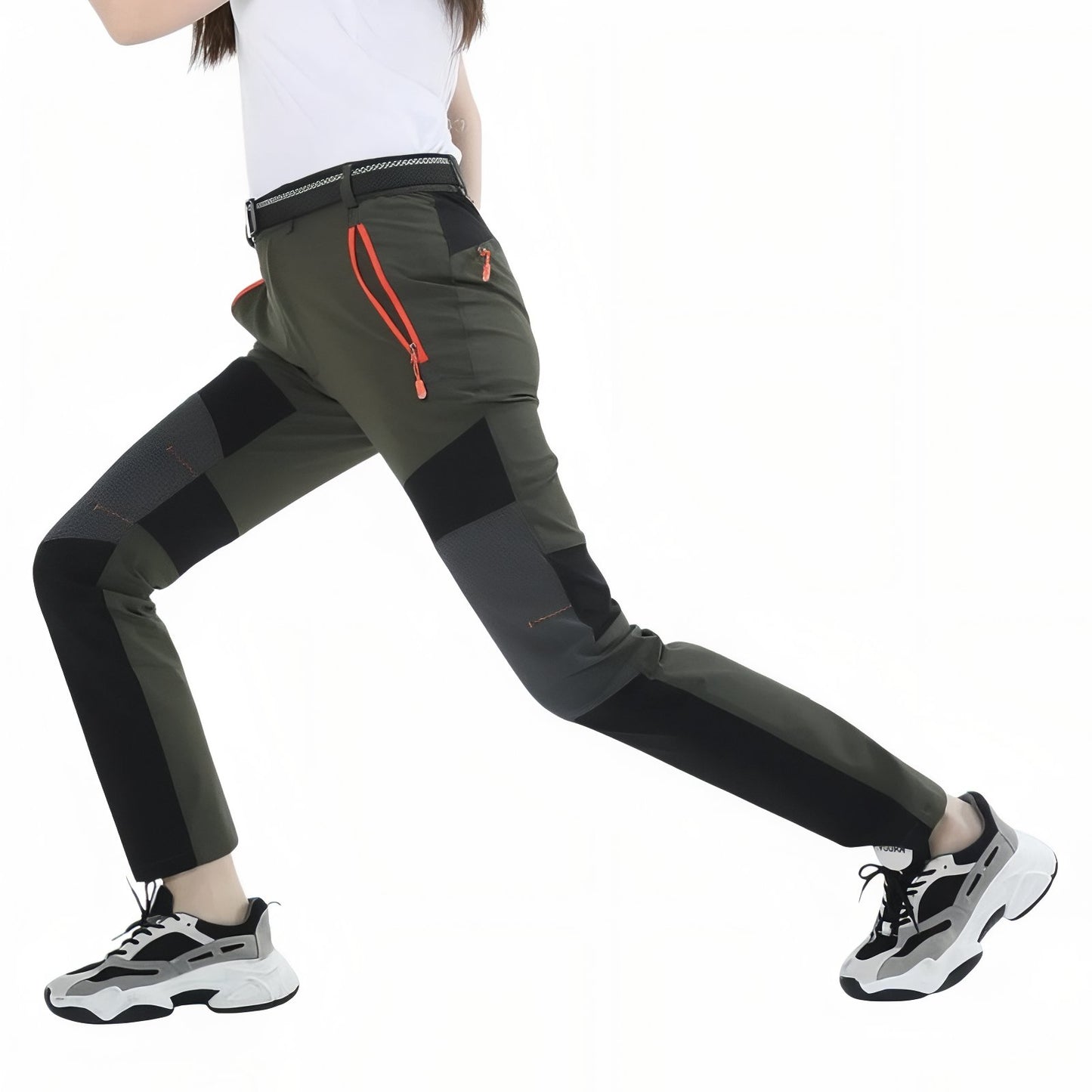 Pantalon Randonnée Extensible Femme mise en situation dynamique - Gris - Beige - Vert
