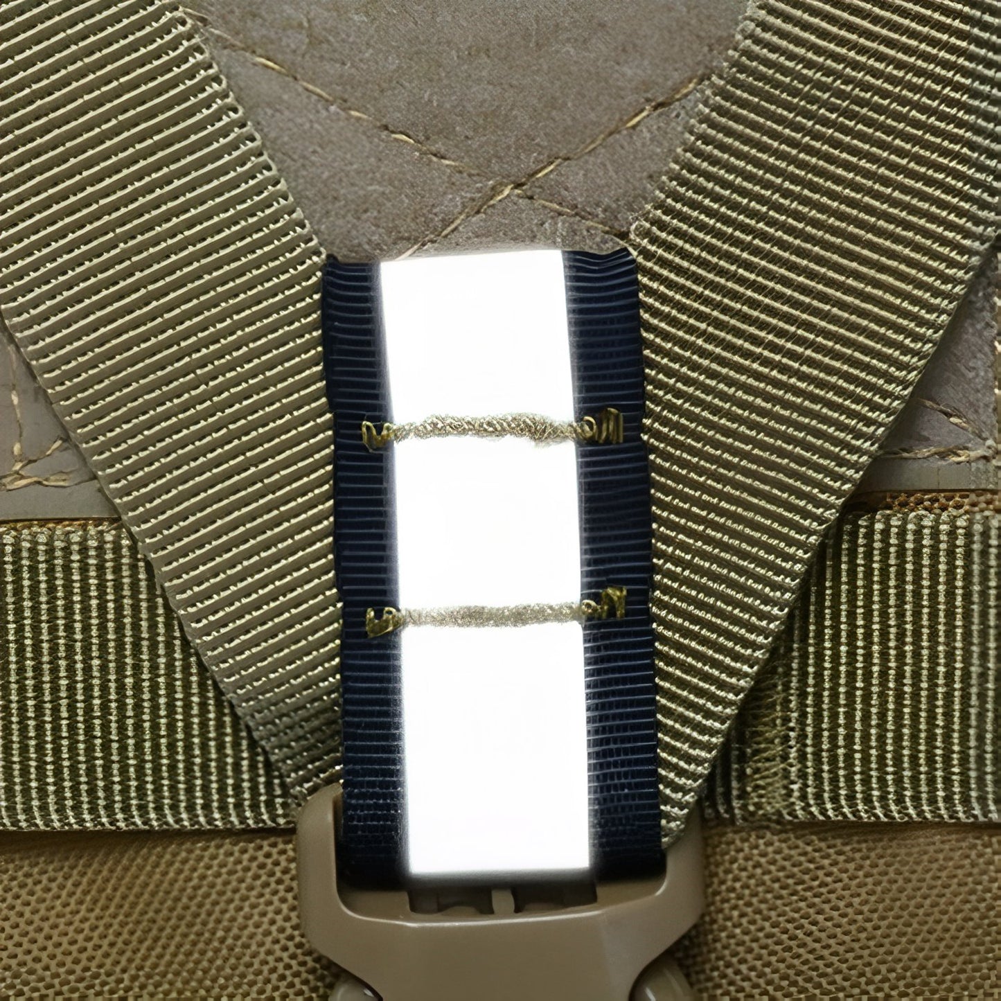 Sac à Dos Randonnée Militaire 40L gros plan sangle réfléchissante - Vert Clair Camouflage - Noir - Vert Olive - Gris Camouflage - Vert Camouflage - Beige Sable