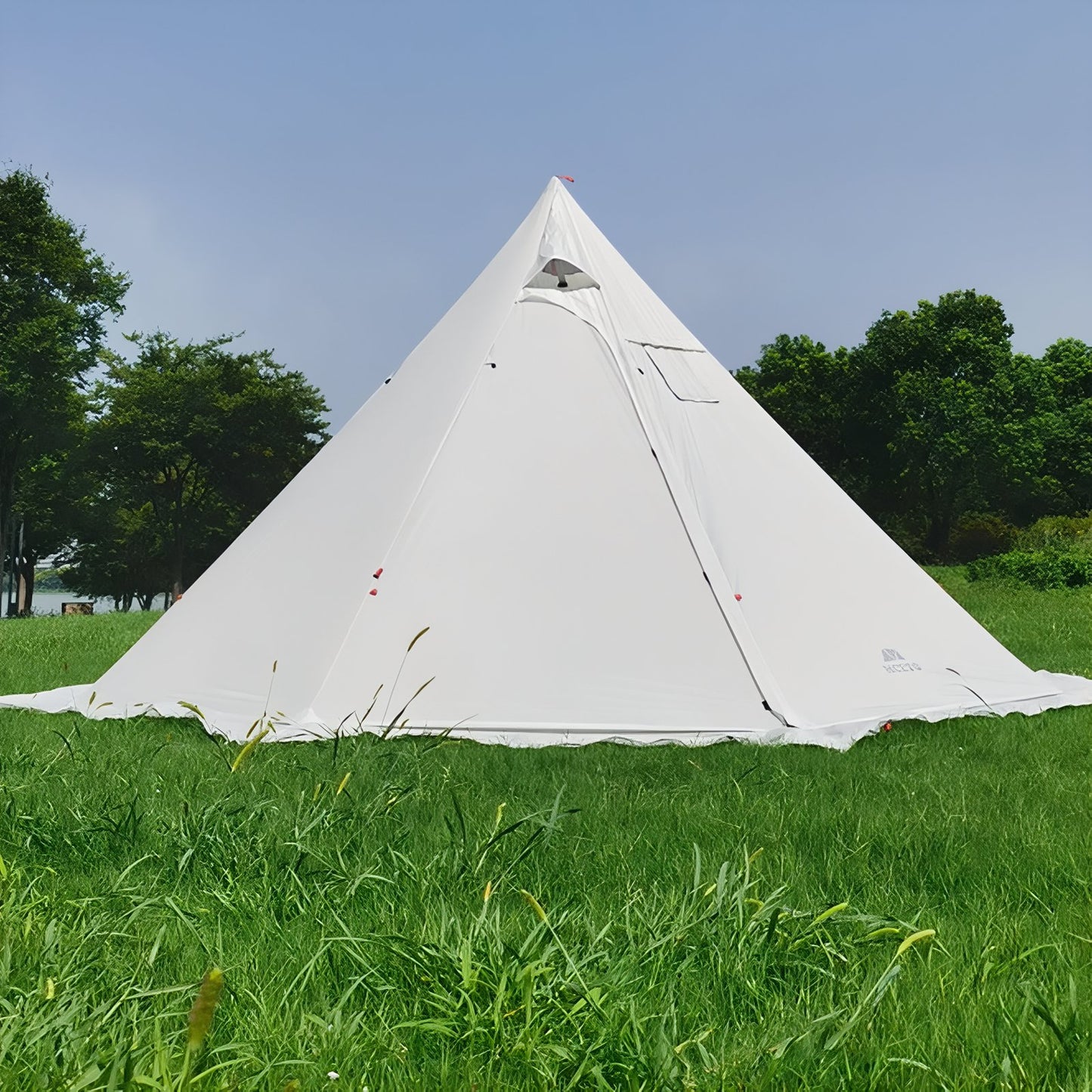 Tente Tipi Hiver 4-6 Personnes mise en situation extérieure - Beige Sable - Vert Olive - Blanc Pur