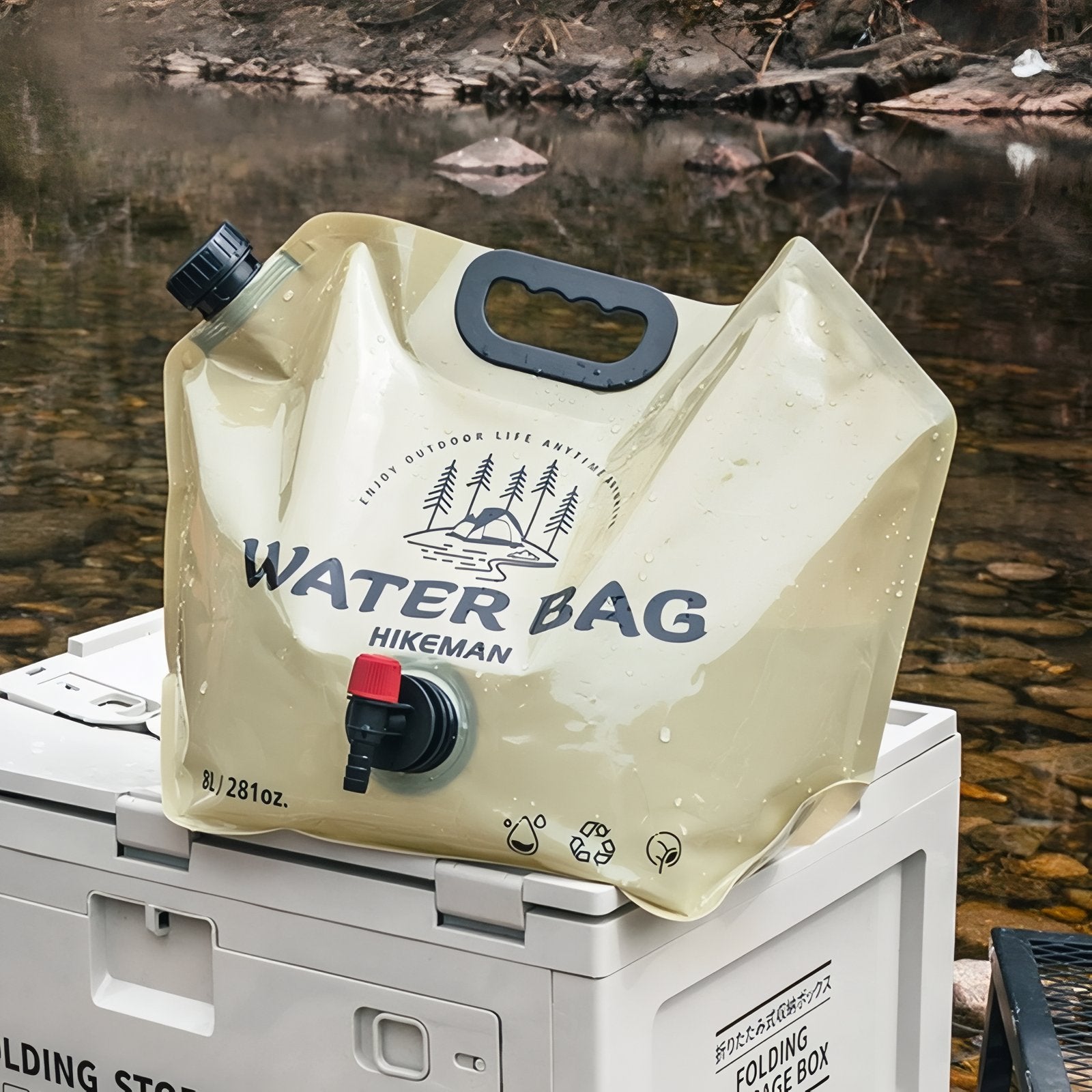 Poche À Eau 8L gros plan sur le robinet - Beige Clair
