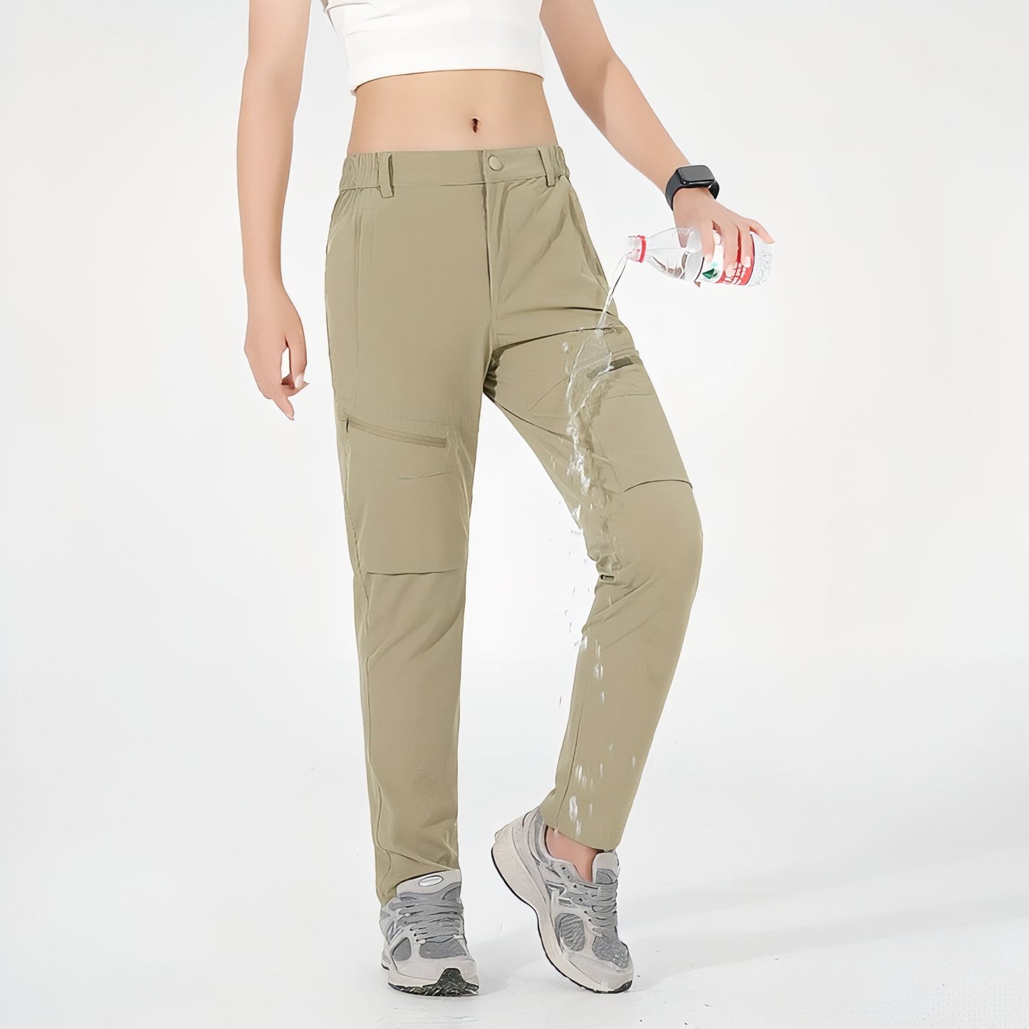 Pantalon Randonnée Femme Été Extensible mise en situation avec eau - Taupe - Noir - Beige - Gris