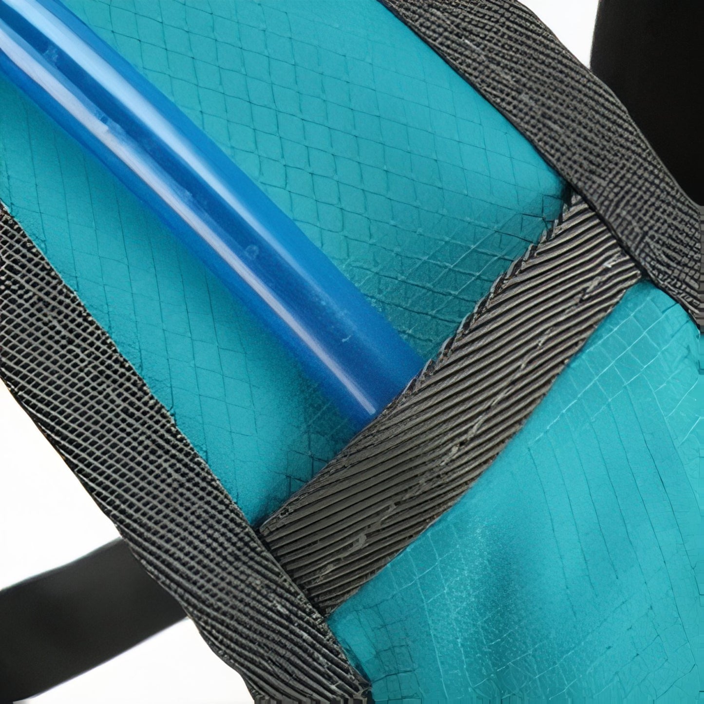 Sac à Dos Randonnée Avec Trou Pour Poche À Eau gros plan poche à eau - Turquoise et Orange - Bleu Marine et Rouge - Noir et Bleu