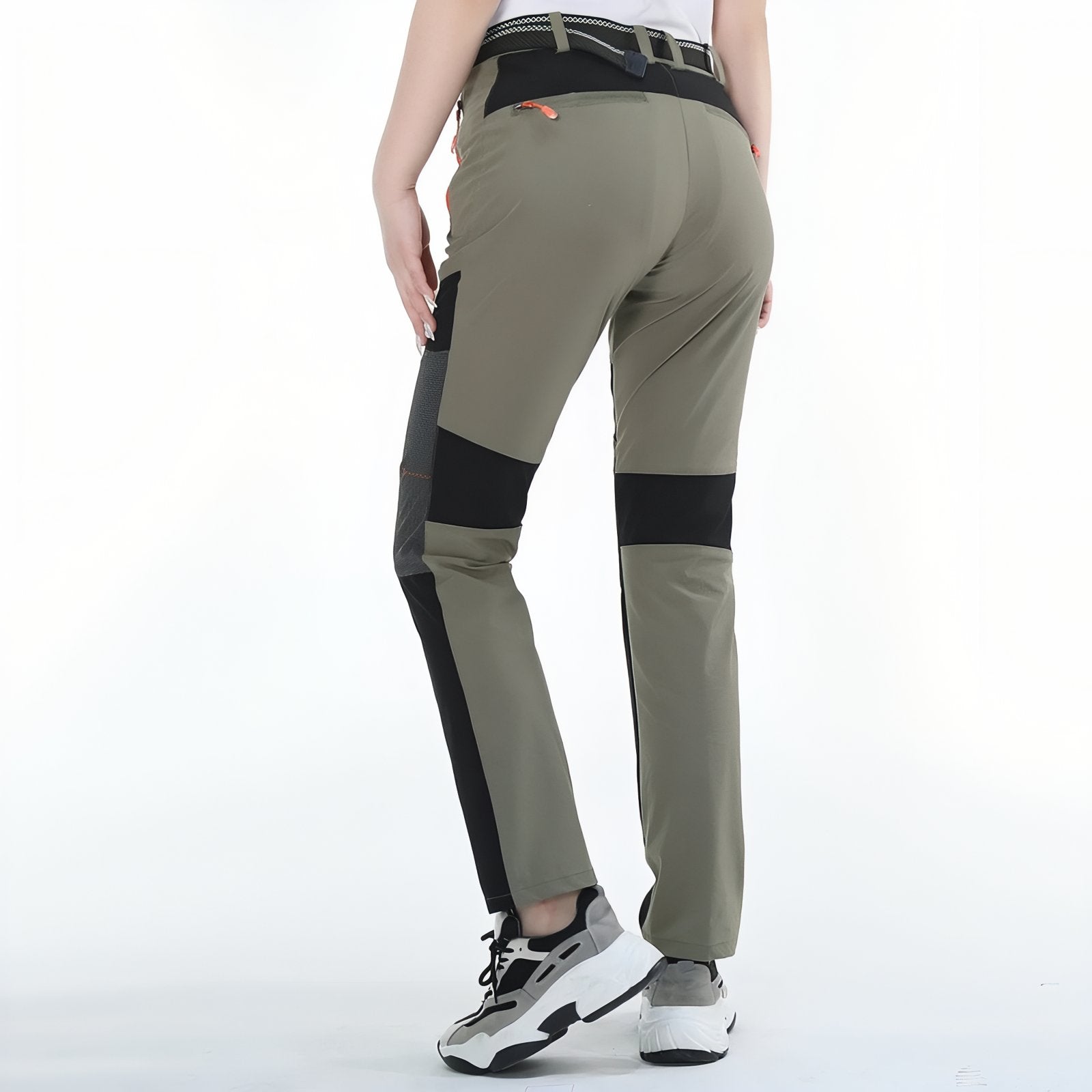 Pantalon Randonnée Extensible Femme vue arrière portée - Gris - Beige - Vert