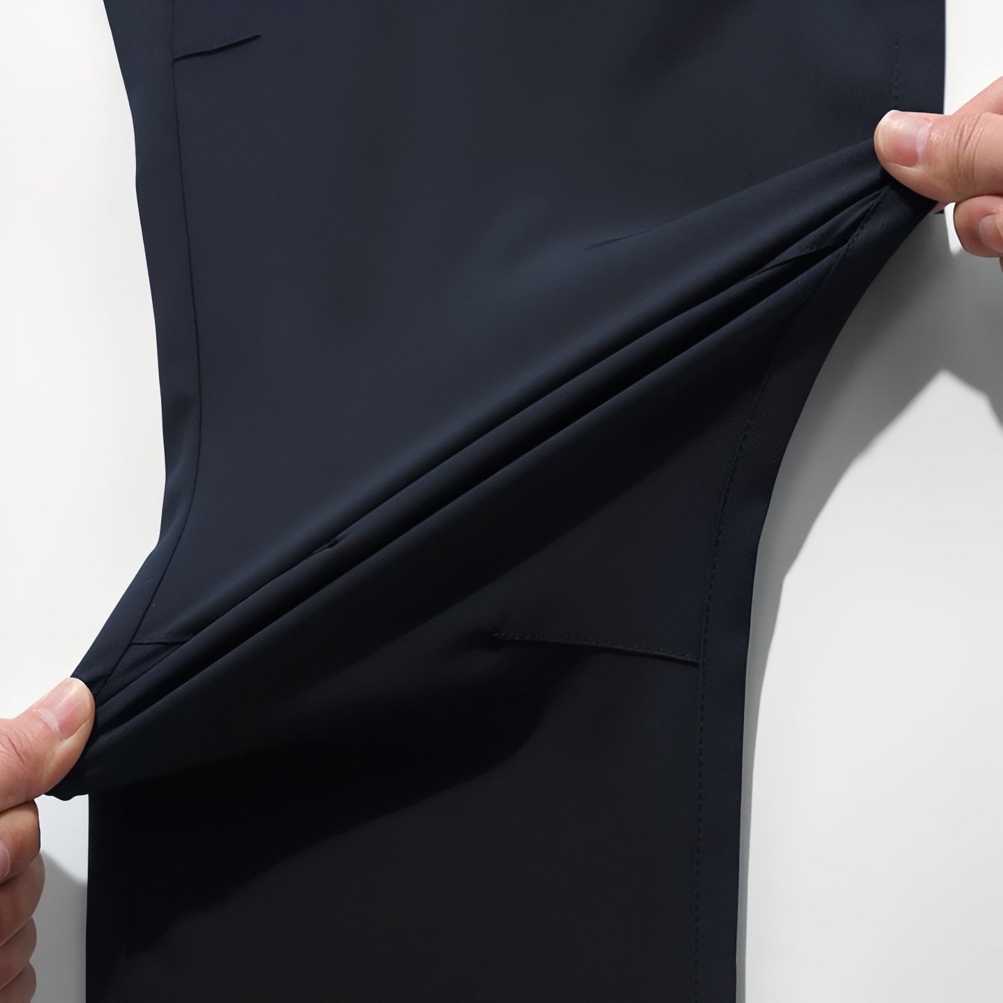 Pantalon Randonnée Déperlant Femme gros plan tissu déperlant - Violet Fuchsia - Bleu Marine - Noir