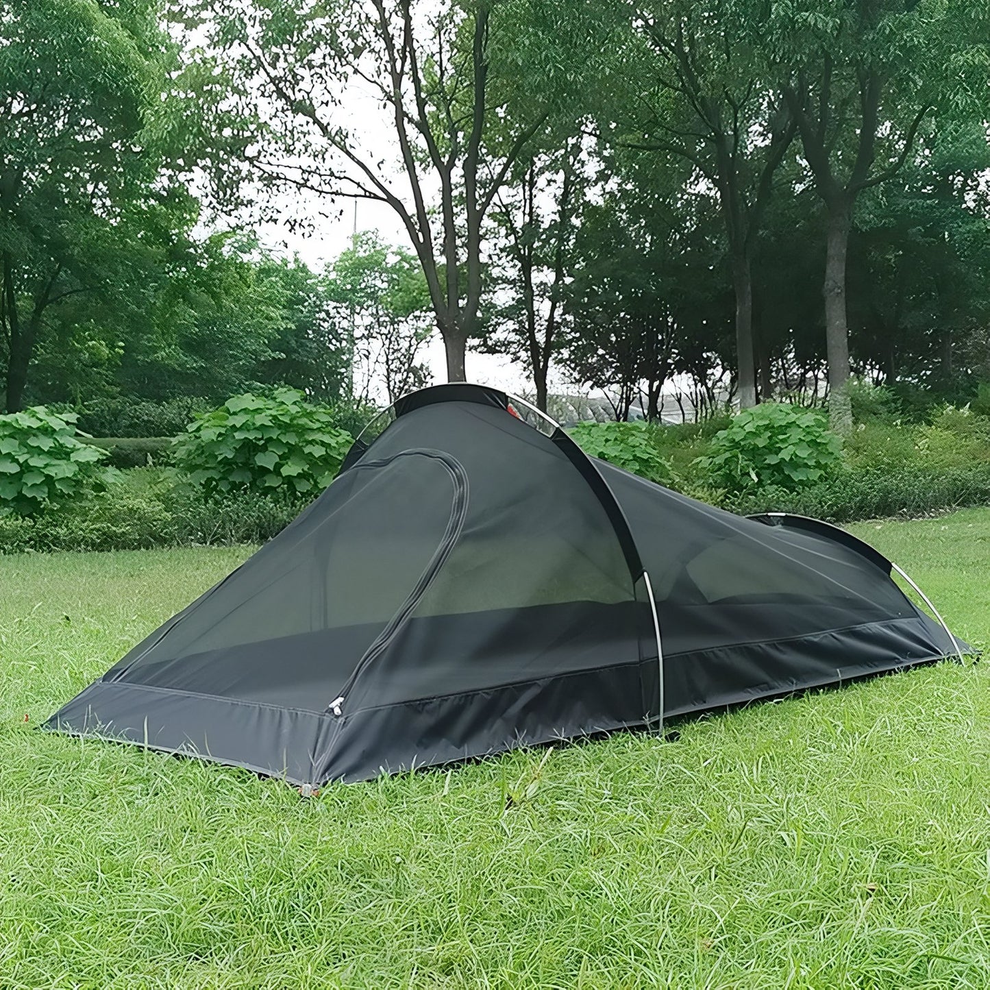 Tente Bivouac Légère 1 Personne mise en situation extérieure - Vert Olive - Beige Sable - Tapis de Sol