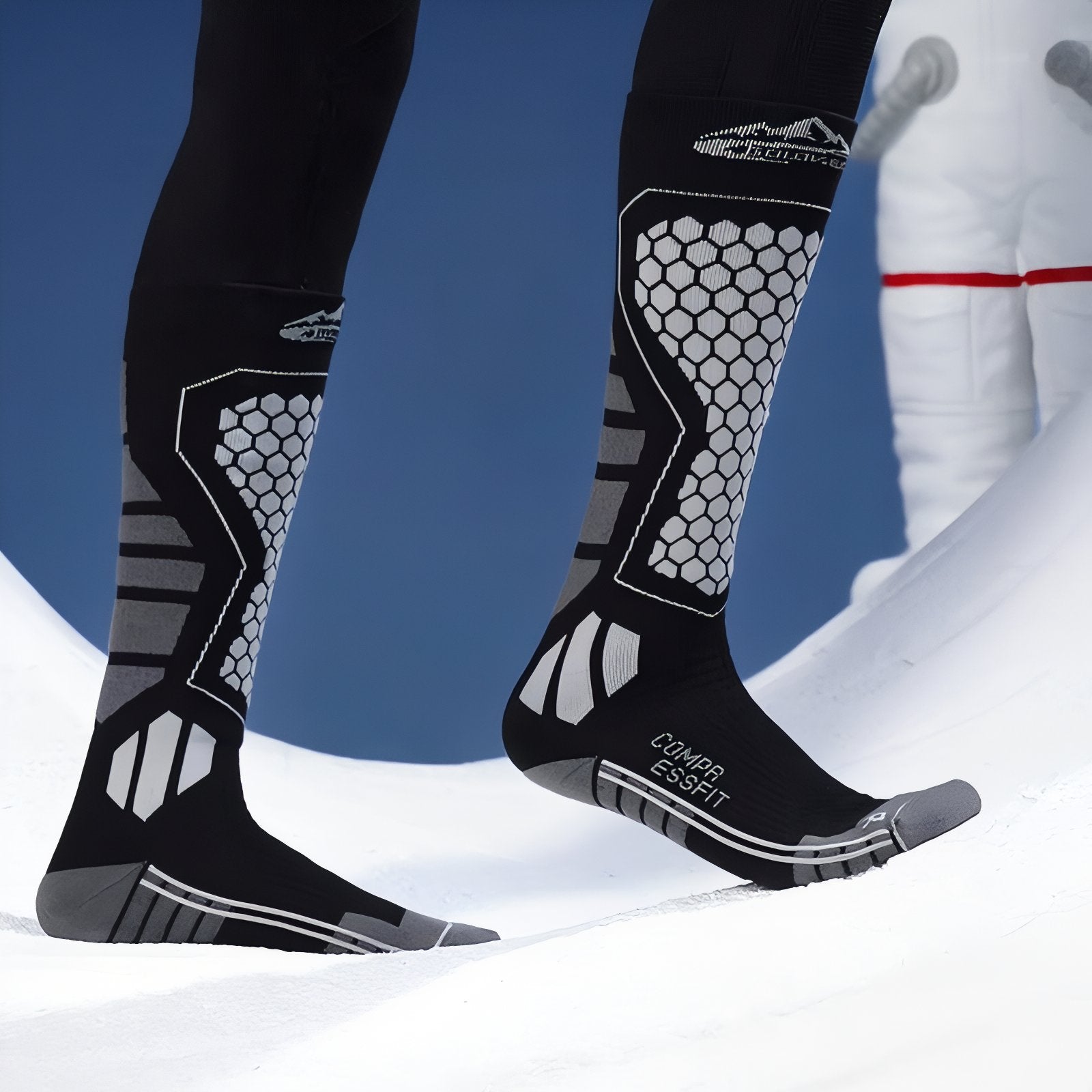 Chaussette Haute Randonnée portée sur terrain neigeux - Blanc - Noir et Gris - Noir et Lavande