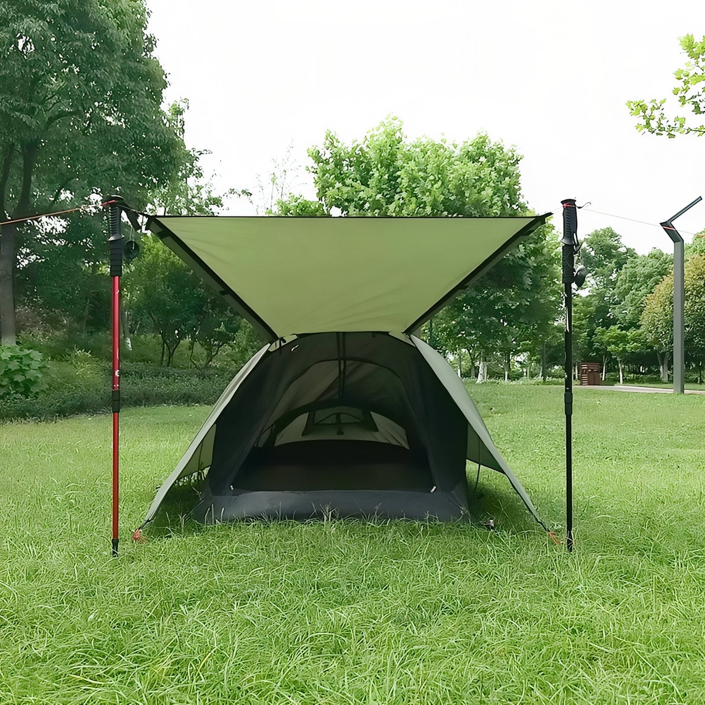 Tente Bivouac Légère 1 Personne mise en situation extérieure - Vert Olive - Beige Sable - Tapis de Sol