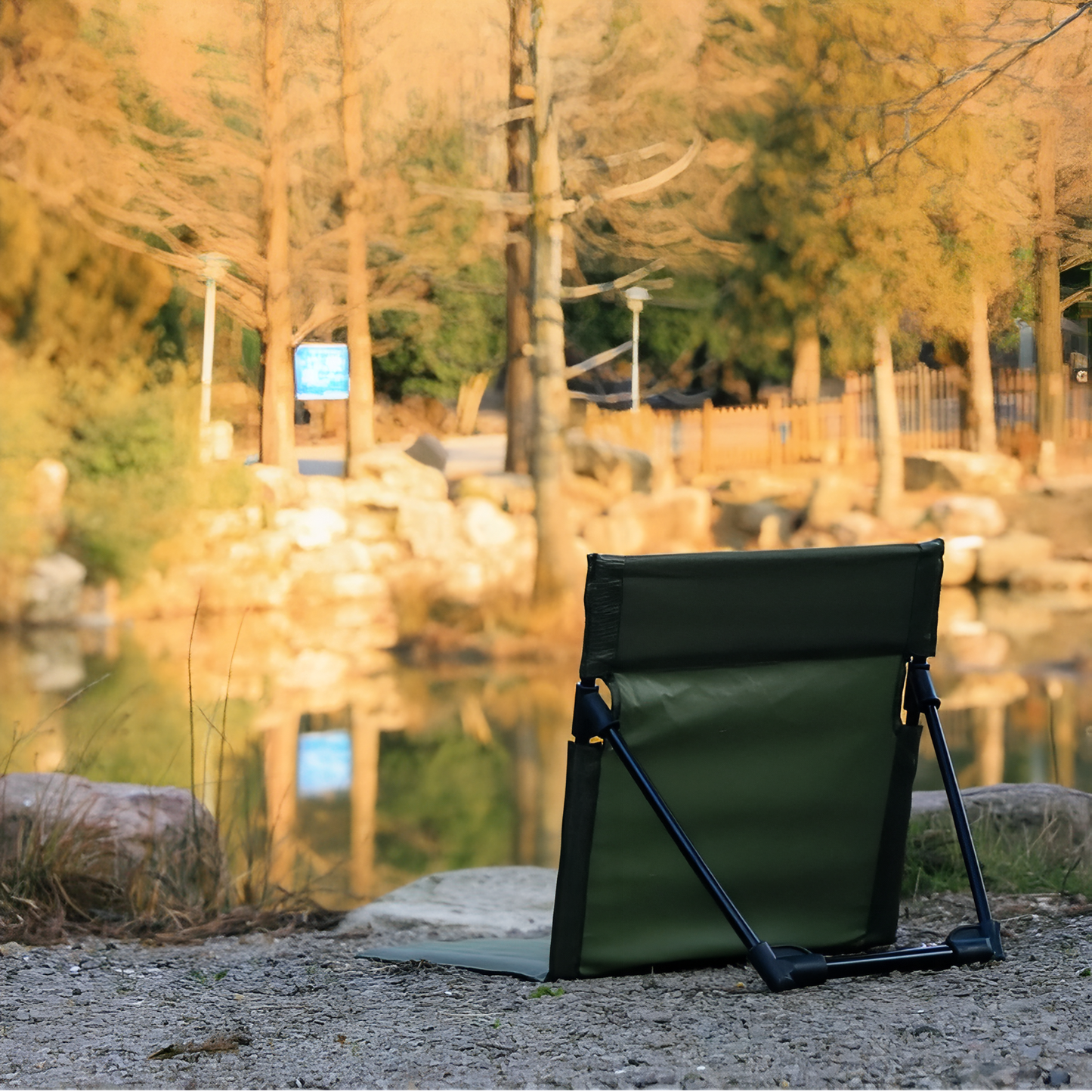 Chaise De Sol Randonnée mise en situation extérieure - Vert Olive - Beige Clair - Marron et Beige - Noir Profond