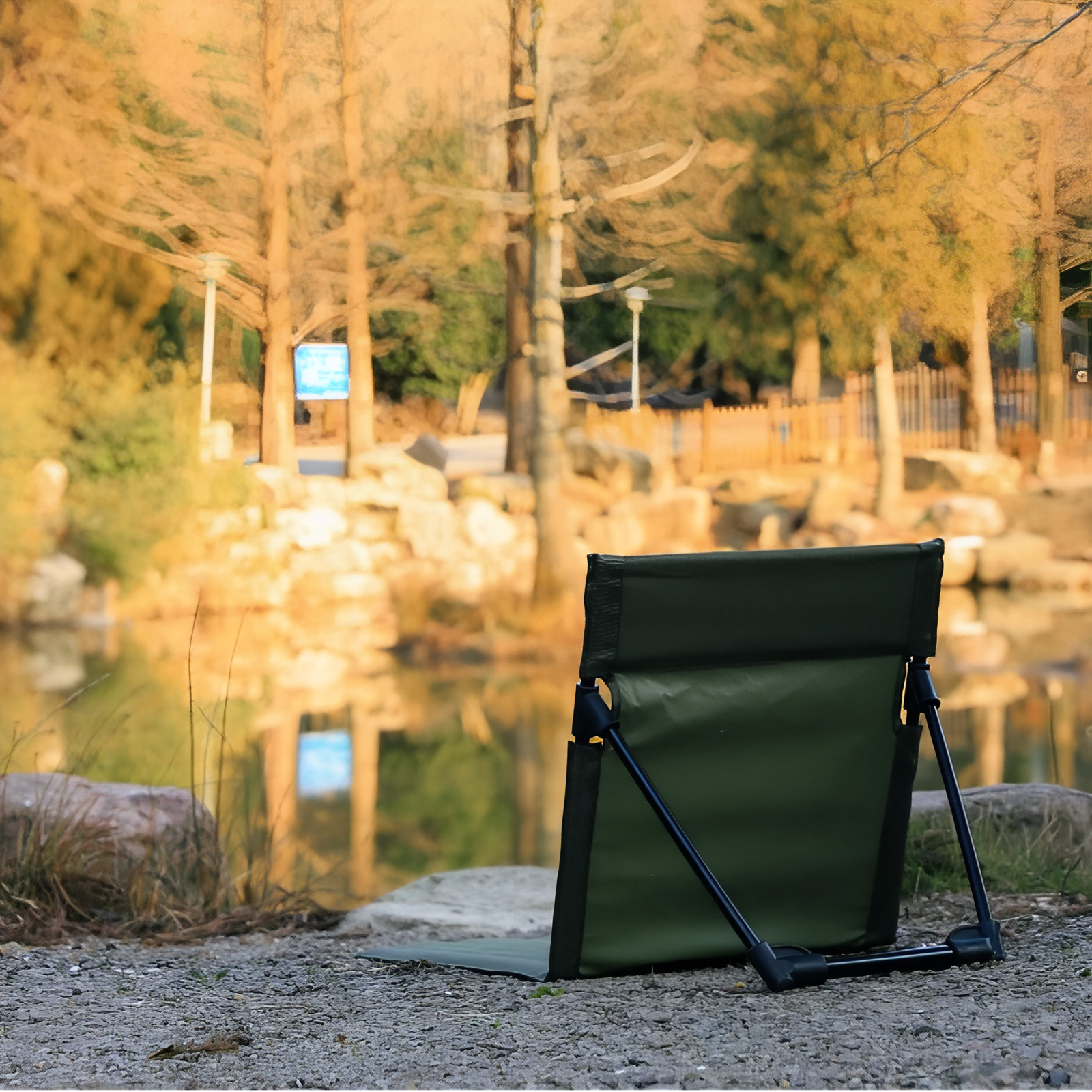 Chaise De Sol Randonnée mise en situation extérieure - Vert Olive - Beige Clair - Marron et Beige - Noir Profond