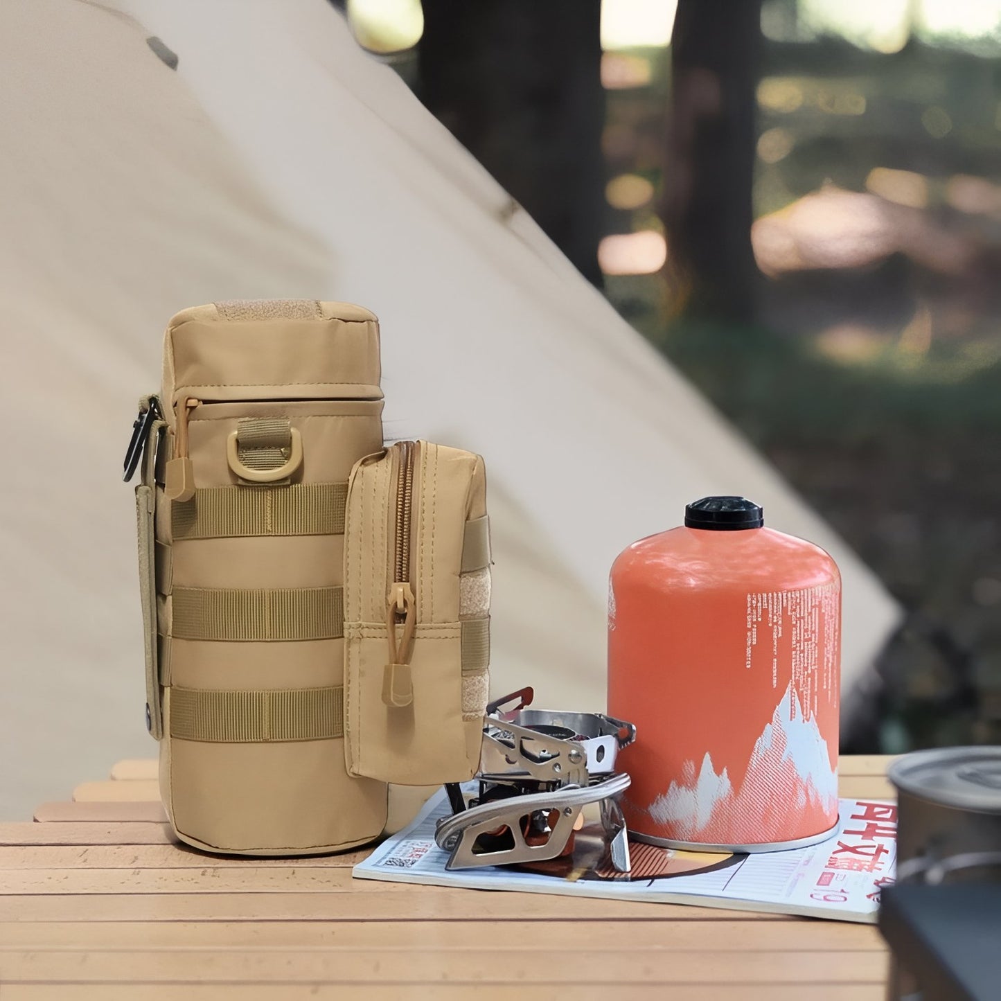 Porte Gourde Militaire mise en situation camping - Beige Sable - Beige et Gris - Beige Camouflage - Vert Olive - Vert Camouflage - Noir