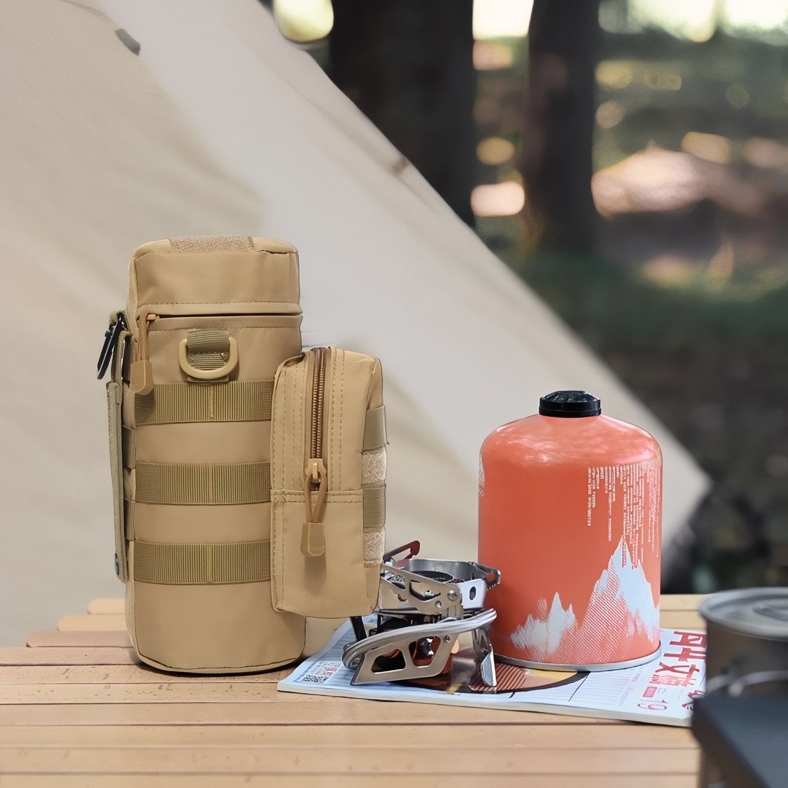 Porte Gourde Militaire mise en situation camping - Beige Sable - Beige et Gris - Beige Camouflage - Vert Olive - Vert Camouflage - Noir