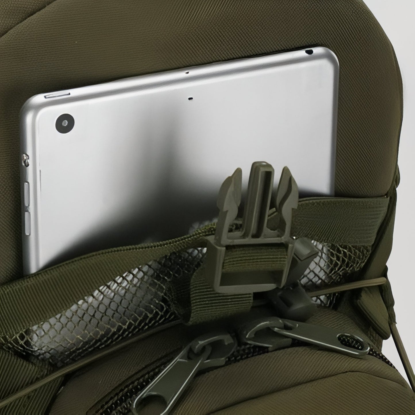 Sac à Dos Militaire 25 Litres gros plan compartiment - Vert Olive - Vert Camouflage - Gris Camouflage - Olive Camouflage - Noir