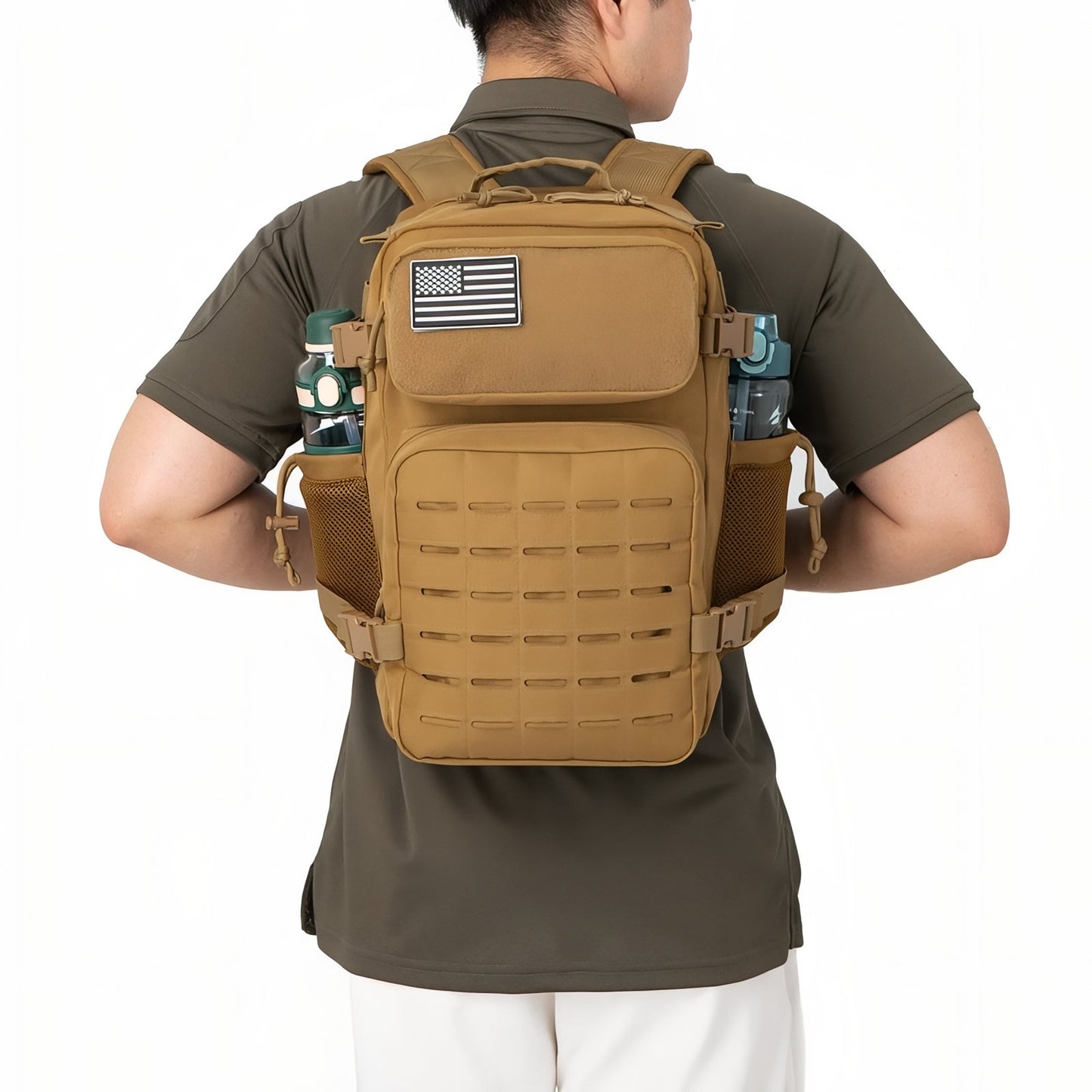Sac à Dos Militaire Sable 25L portée sur le dos - Marron Foncé