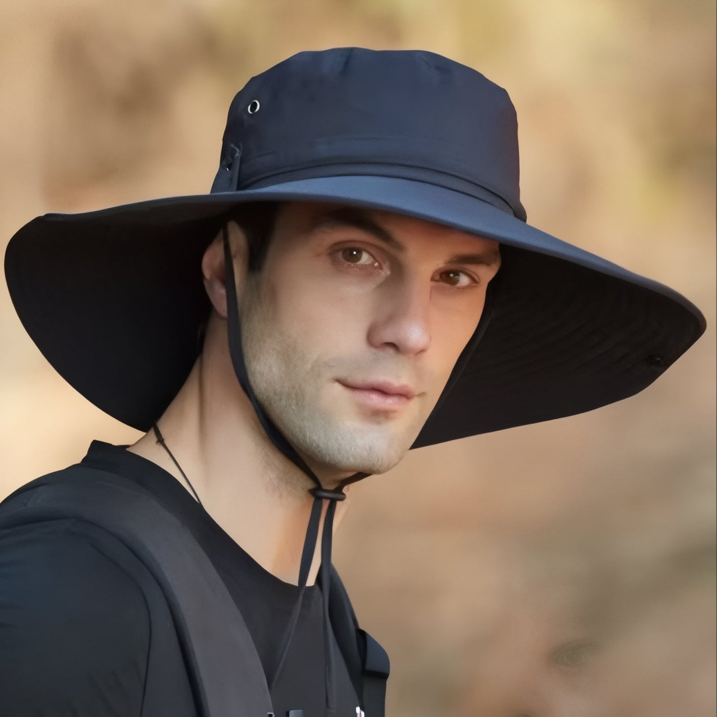 Chapeau de Randonnée Homme Imperméable portée à la main - Bleu Marine - Beige - Gris Foncé - Marron - Vert Armée - Noir