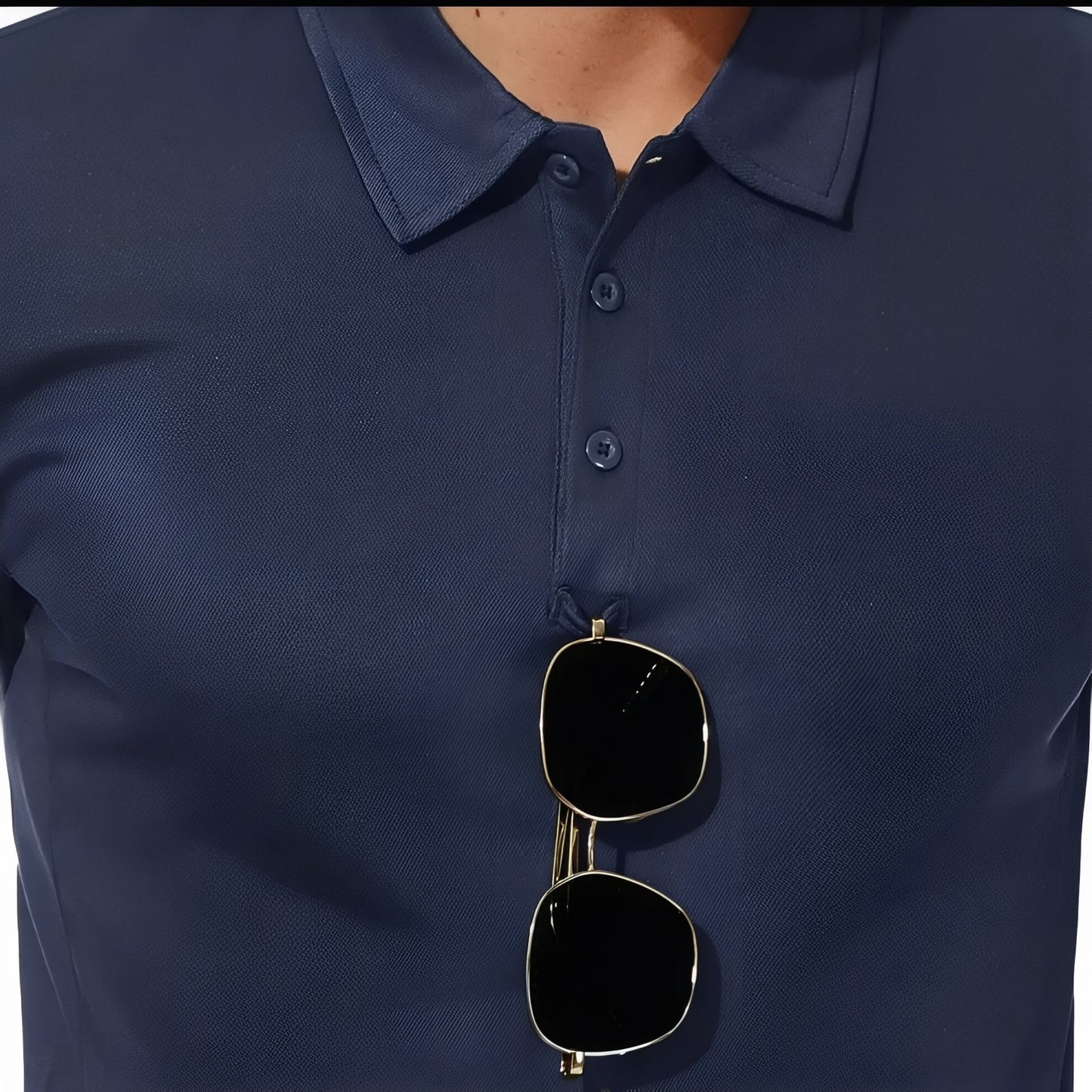Tee-Shirt Randonnée Anti-Transpirant Homme gros plan sur le col - Vert - Rose Poudré - Bleu Cobalt - Blanc - Noir Profond - Turquoise - Bleu Ciel - Bleu Clair - Gris Charbon - Bleu Marine