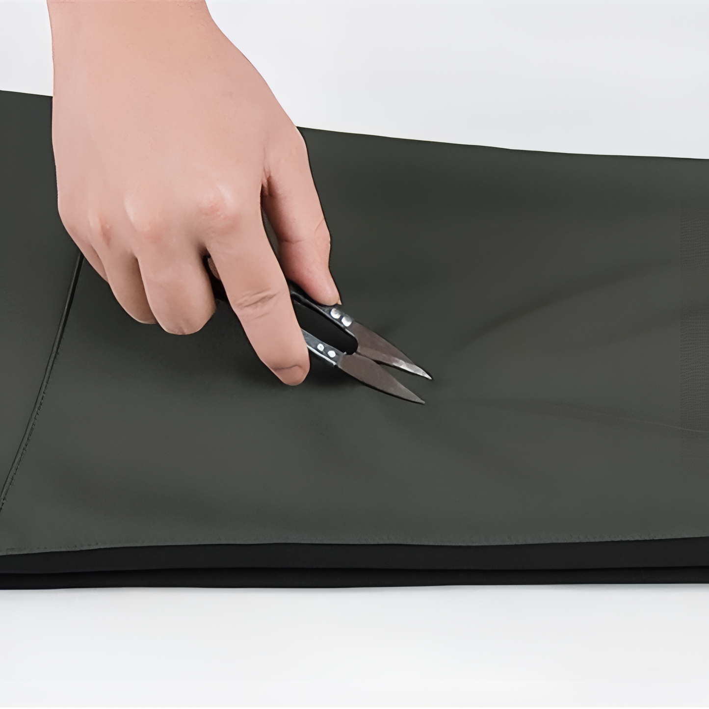 Pantalon Randonnée Déperlant Homme gros plan tissu - Vert Foncé et Noir - Gris Foncé et Orange - Noir et Orange