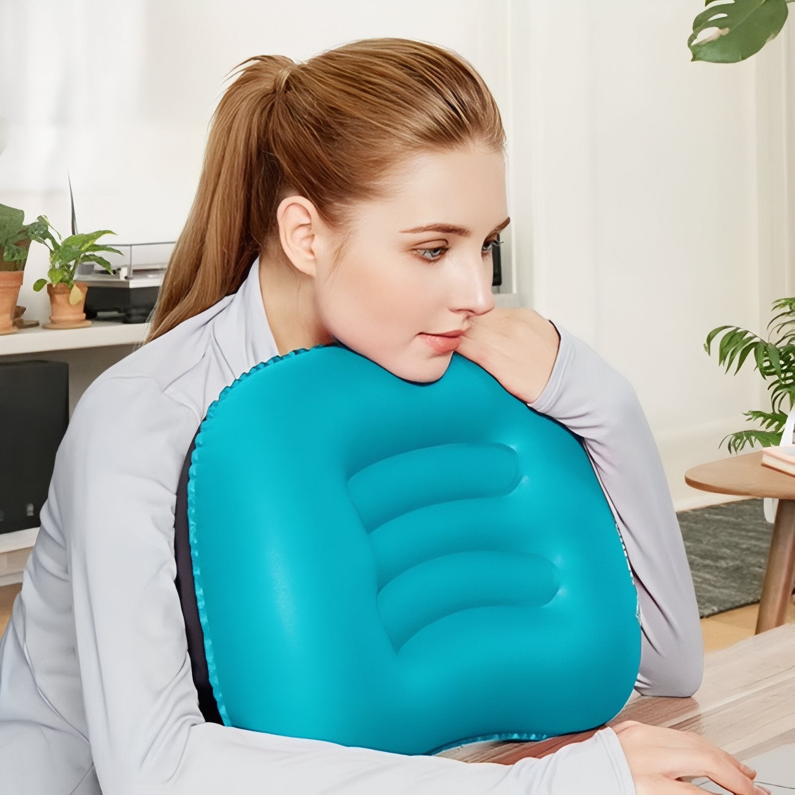 Coussin Camping Gonflable mise en situation - Turquoise et Noir