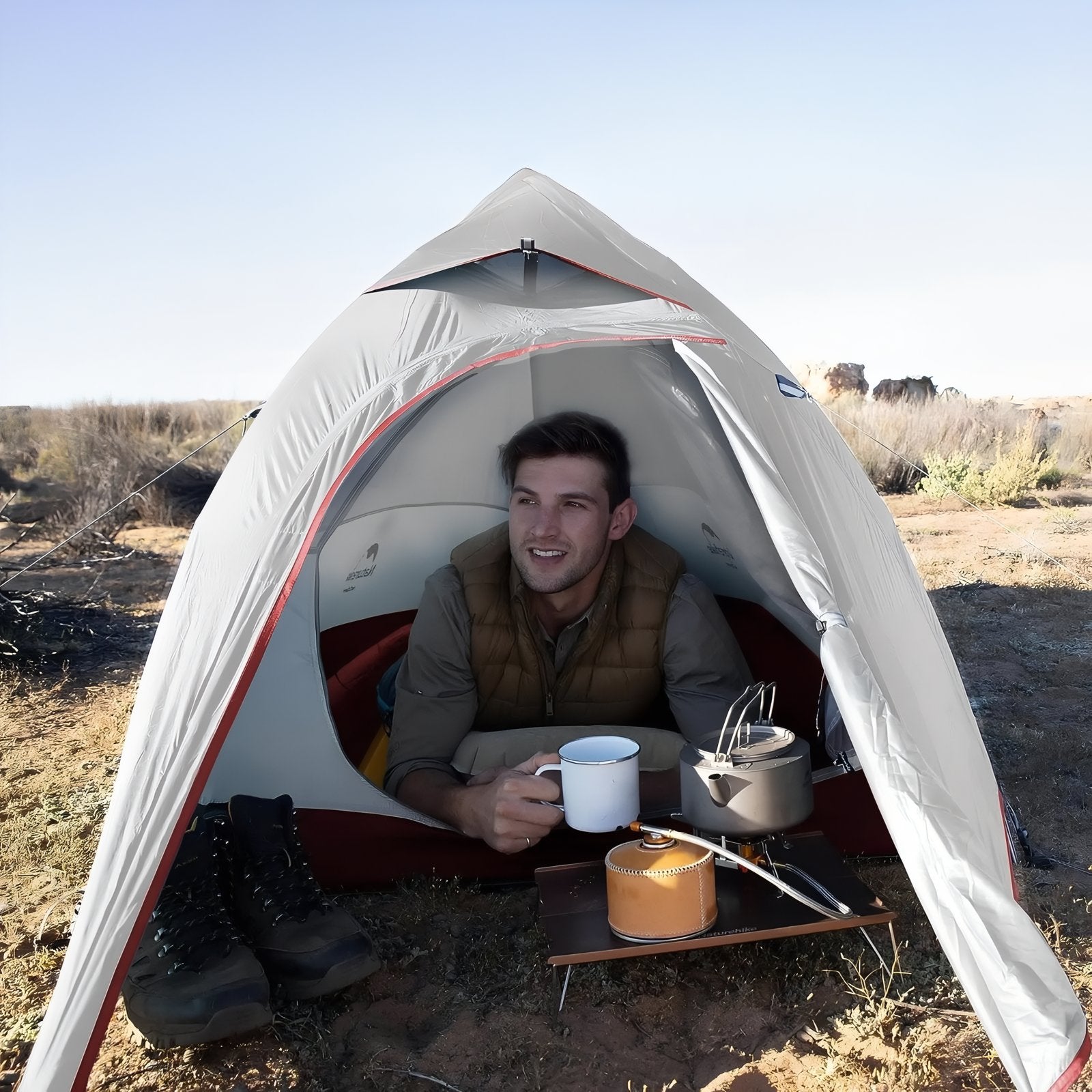 Tente 1 Personne Randonnée mise en situation camping - Beige et Rouge - Vert Pomme - Vert Foncé