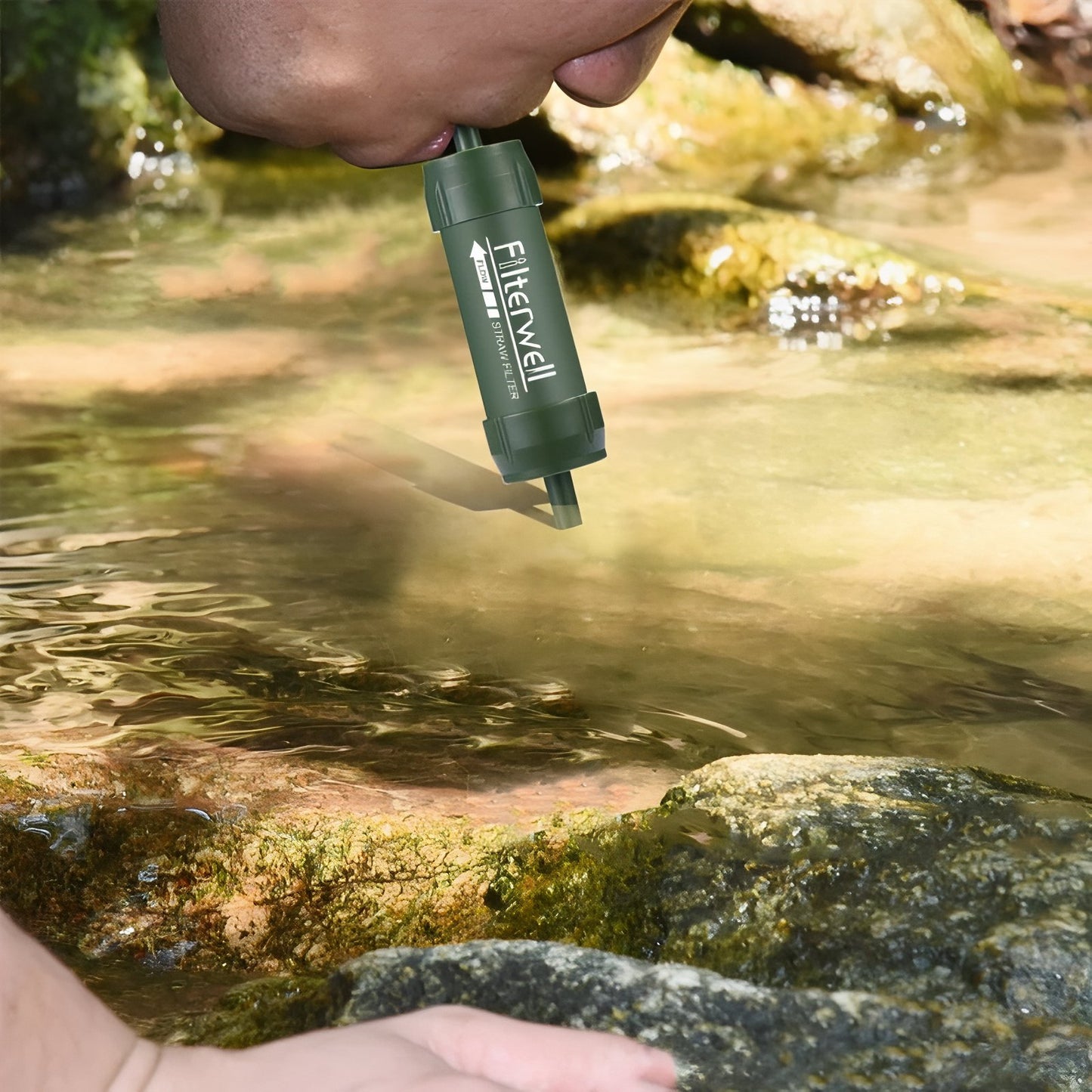 Filtre À Eau Randonnée mise en situation près de l'eau - Vert Olive - Blanc