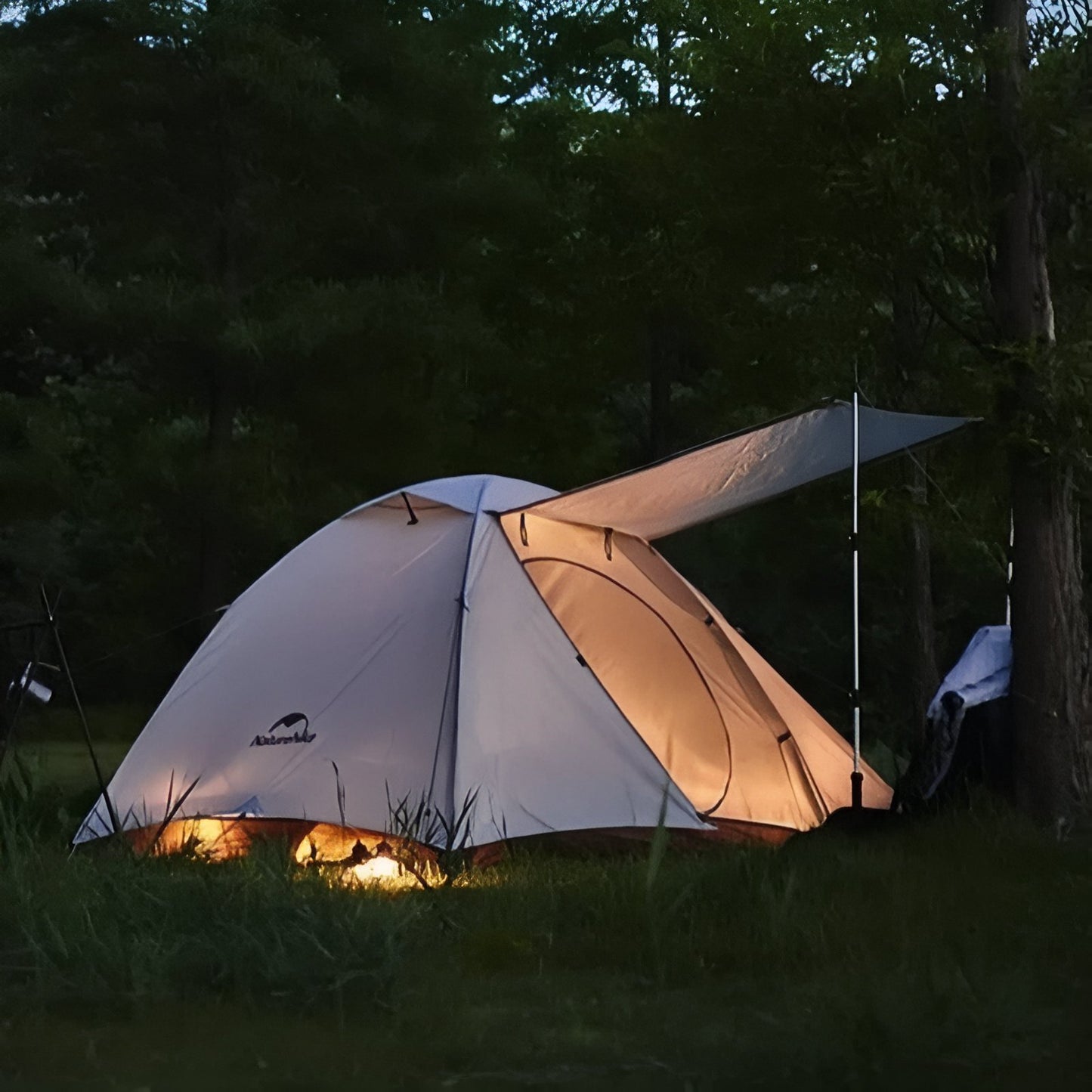 Tente Randonnée 3 Places Légère mise en scène nocturne - 2 personnes - 3 personnes