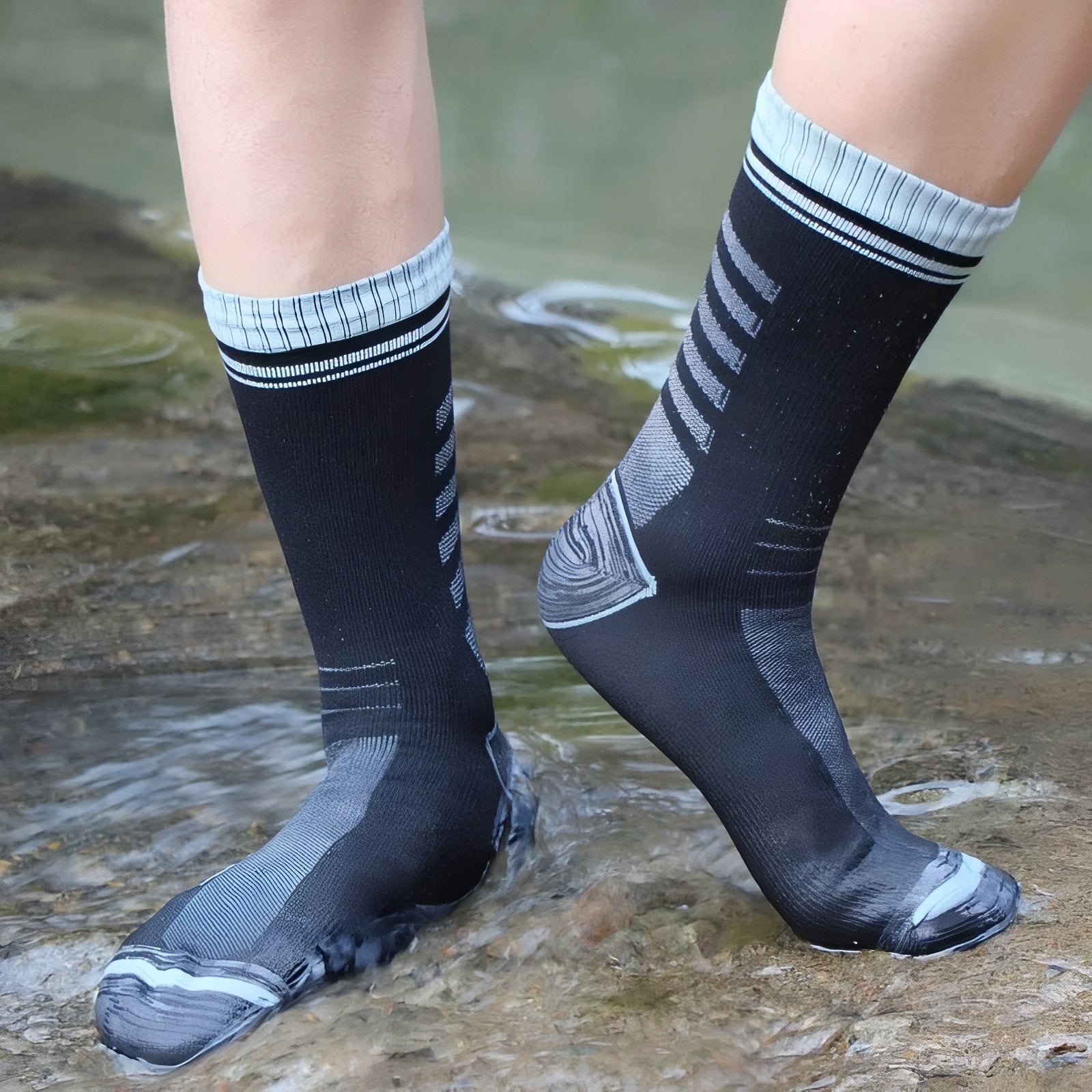 Chaussettes Étanches Randonnée portée dans l'eau - Noir et Blanc - Bleu - Jaune Fluo - Rouge Foncé - Vert Fluo - Noir - Gris et Noir - Gris Foncé et Gris Clair - Noir et Bordeaux