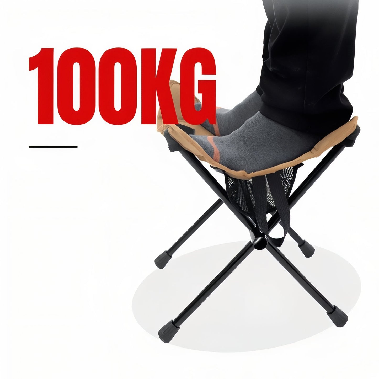 Tabouret Randonnée Ultra Léger person debout dessus - Noir Mat - Beige Clair - Vert Militaire