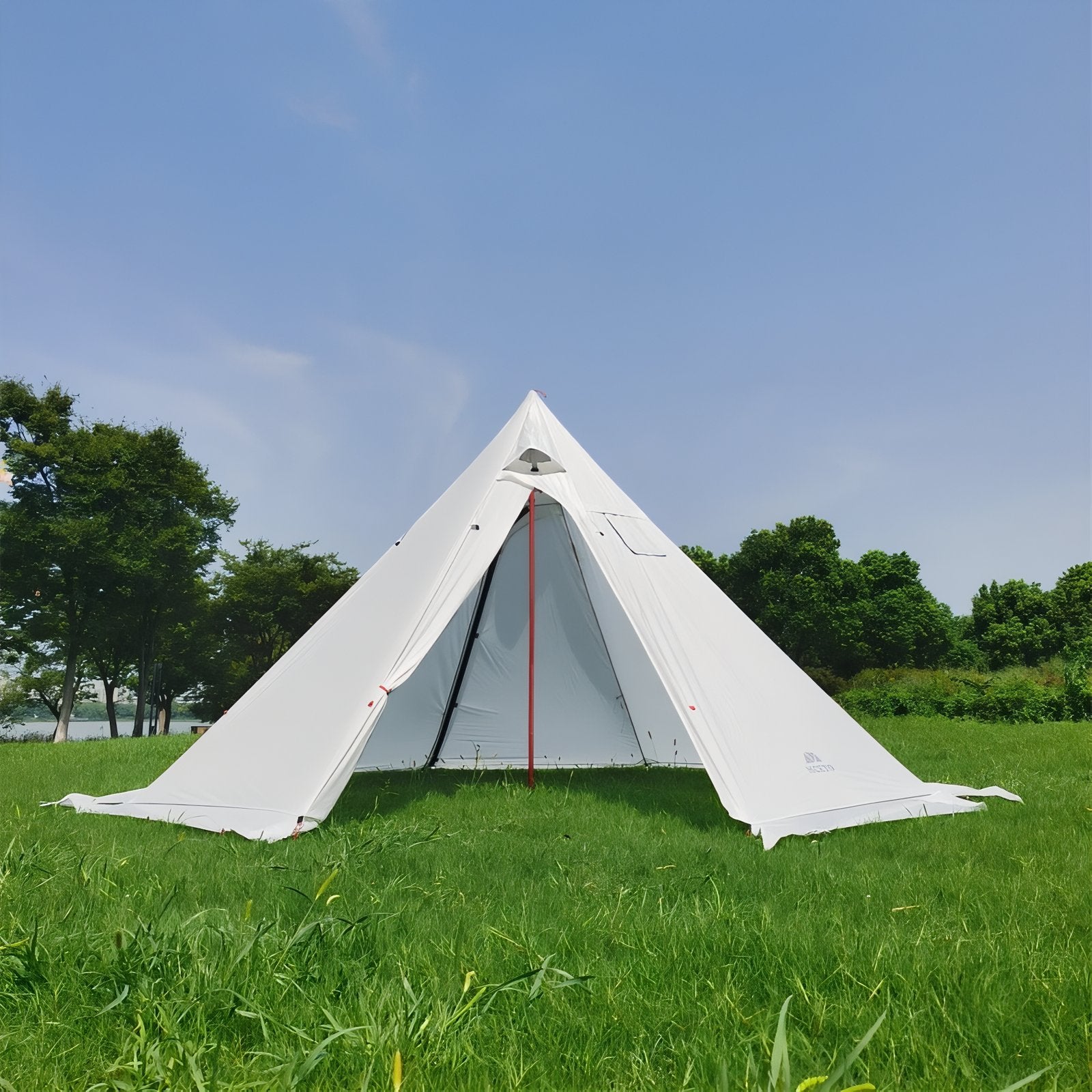Tente Tipi Hiver 4-6 Personnes mise en situation extérieure - Beige Sable - Vert Olive - Blanc Pur