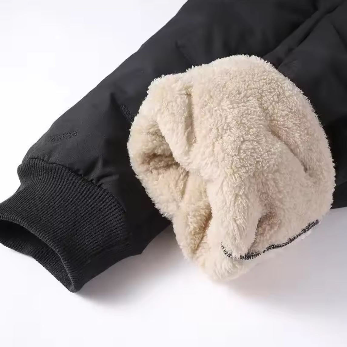 Pantalon Fourré Homme gros plan manche fourrée - Noir (Droit) - Gris (Droit) - Noir (Serré) - Gris (Serré)
